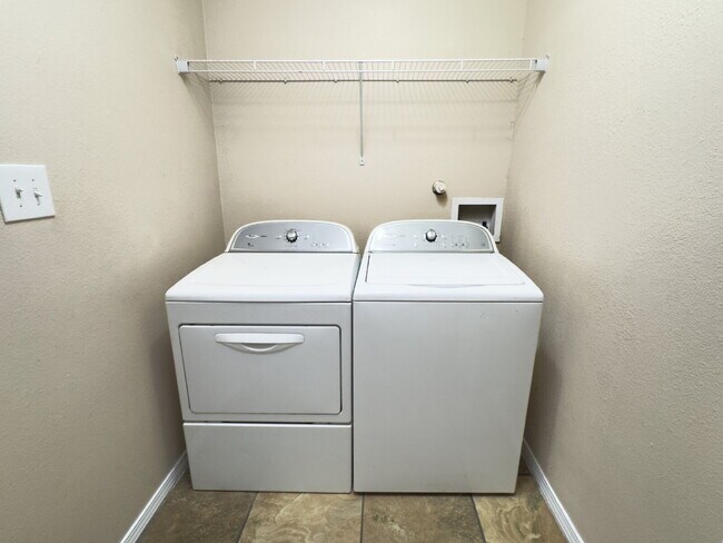 Building Photo - Summer Siesta by the Pool!