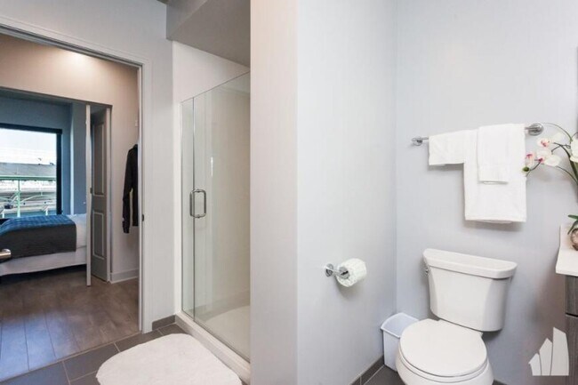 Building Photo - 2 bedroom in CHICAGO IL 60613