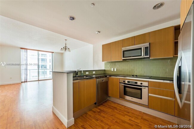 Primary Photo - 1060 Brickell Ave