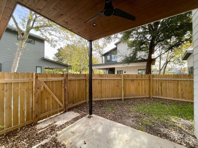 Building Photo - Palo Duro
