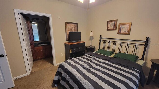 Building Photo - 914 Charo Pkwy