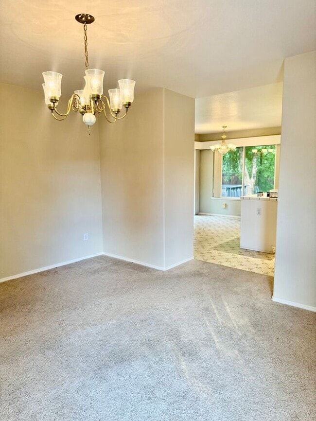 Building Photo - Spacious 3 Bed + Office | 3 Bath | 3-Car G...