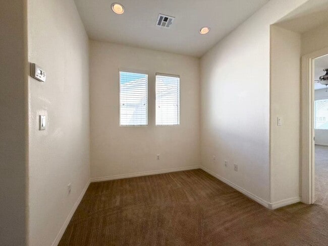 Building Photo - BEAUTIFUL 2 STORY TOWN HOUSE IN GATED COMMUNITY