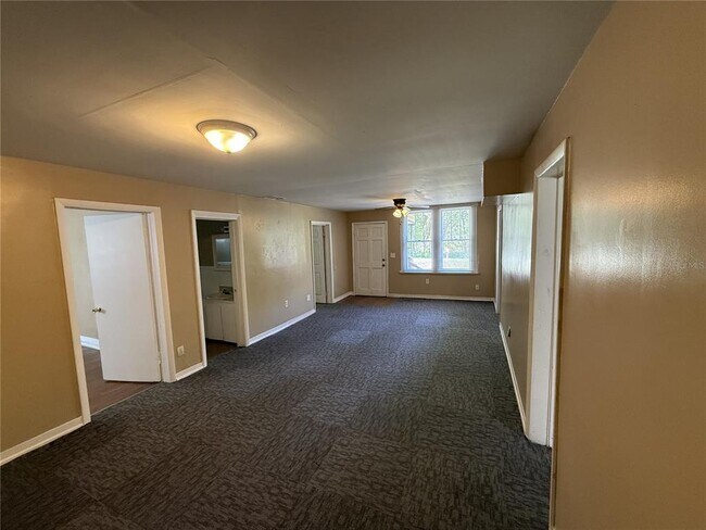 Building Photo - 314 W Crescent Dr