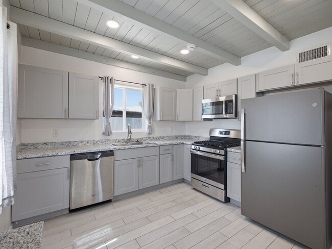 Building Photo - PRICE REDUCTION! – Cats and pets accepted!!
