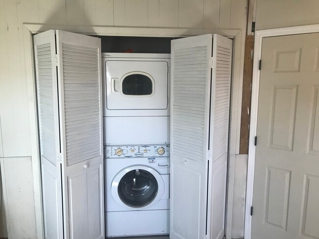 Building Photo - 228 Hawthorne Rd