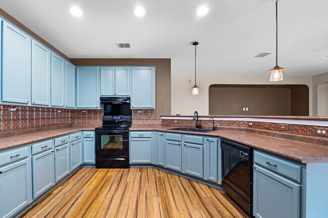 Building Photo - 1427 Sun Garden