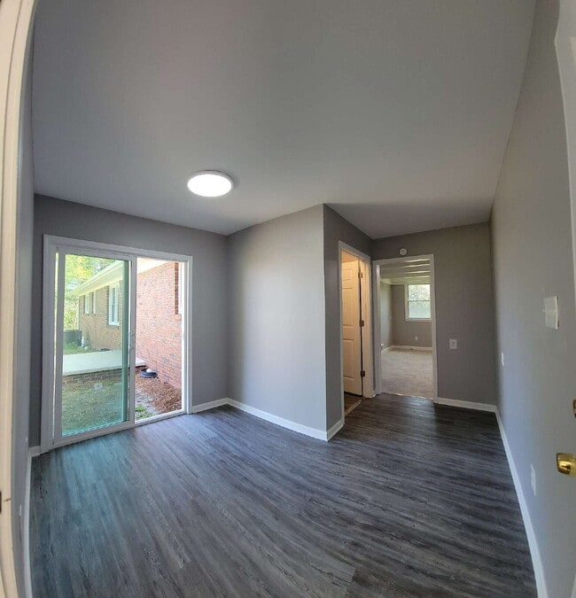 Building Photo - Spacious 3 Bedroom Home in District 6 – Re...