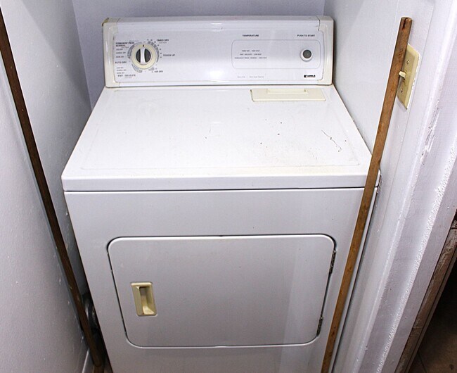 Building Photo - Lovely home in  Windhover Condos