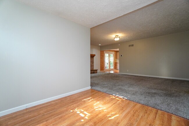 Building Photo - 5707 N Bogart Ln