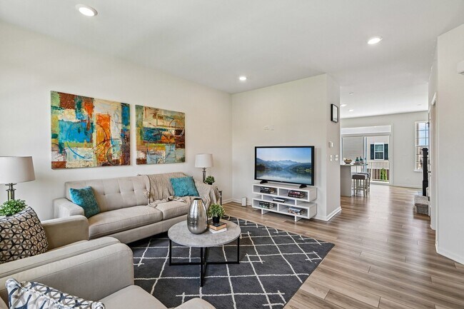 Building Photo - 1611 Bentz Way