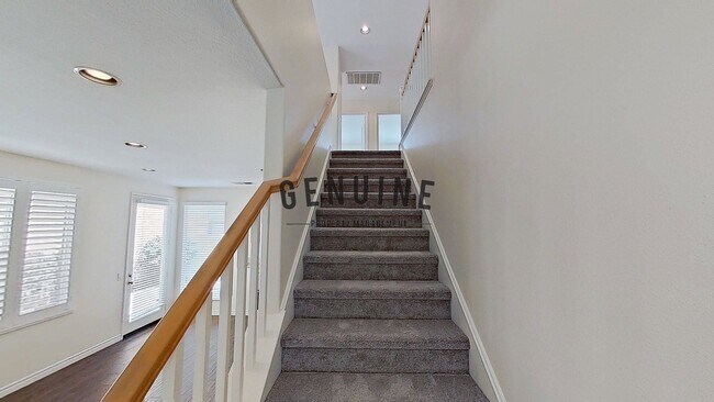 Building Photo - Spacious 3Bd 2.5Ba Home w/Den