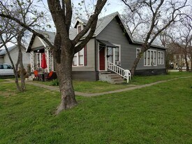 Building Photo - 706 Fowzer St