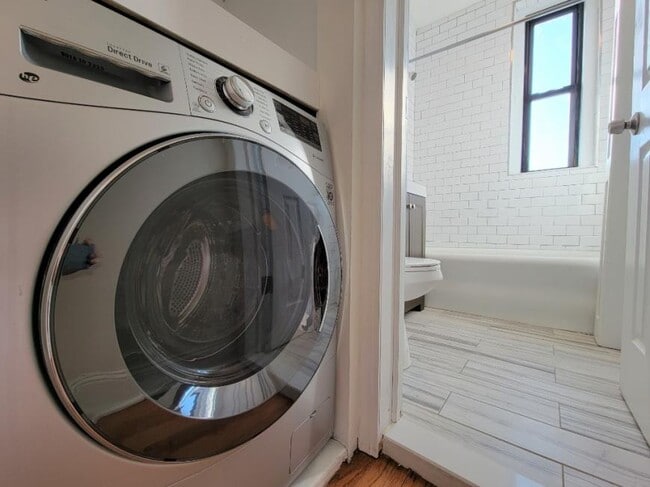 Building Photo - 1 bedroom in ASTORIA NY 11103