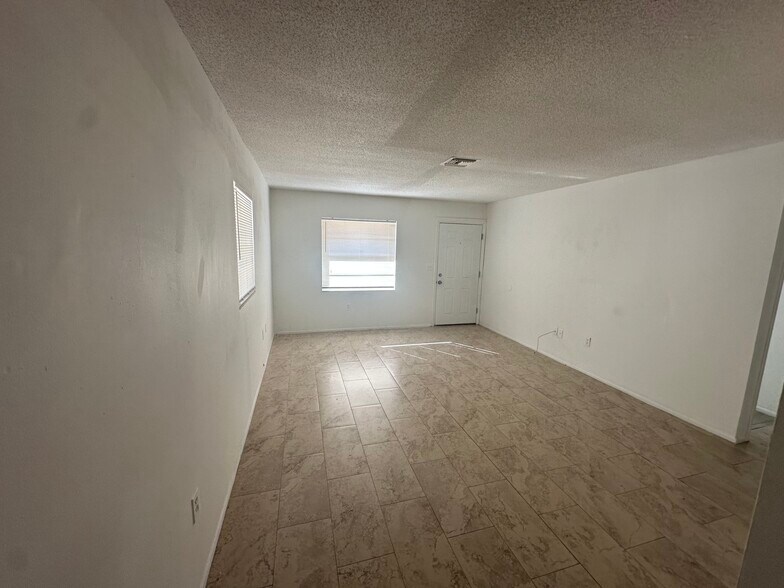 living room - 5931 Crestmont St