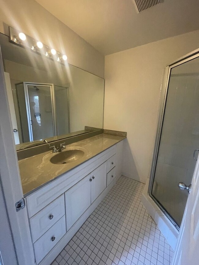 Building Photo - Point Loma 3 Bedroom 2 1/2 Bath Loft Style Townhome