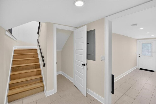 Building Photo - 162 E Davis Blvd