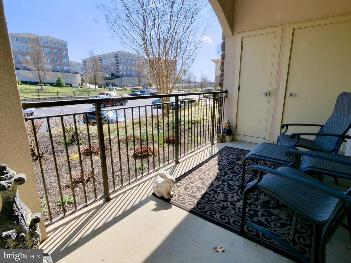 Building Photo - 213 Cornerstone Dr