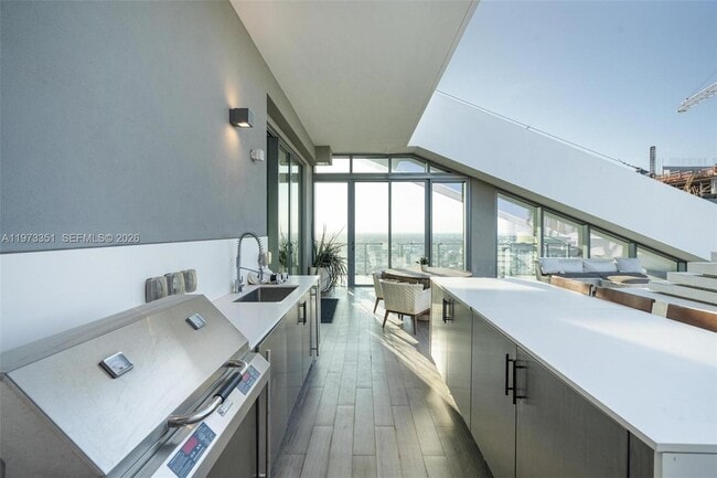 Building Photo - 88 SW 7th St