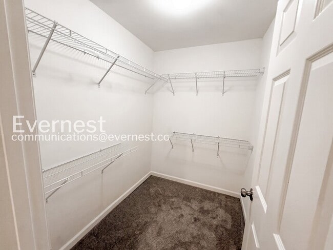 Building Photo - 3 Bed, 2 Bath Home with Carport / Available Now!