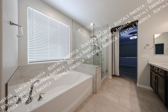 Building Photo - 11128 S 54th Ln