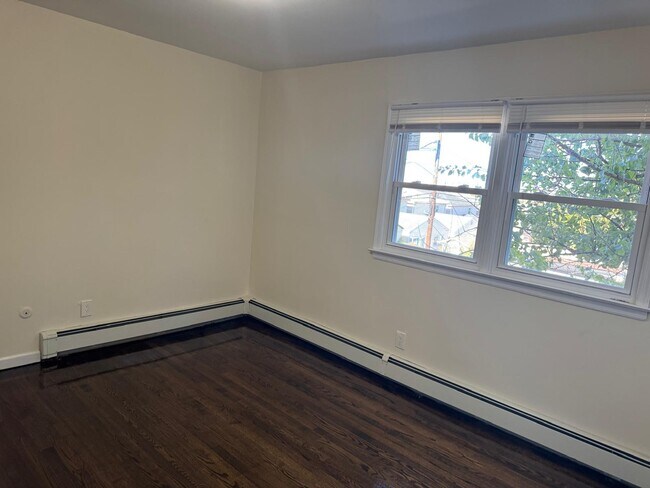 Building Photo - 89 McAdoo Ave