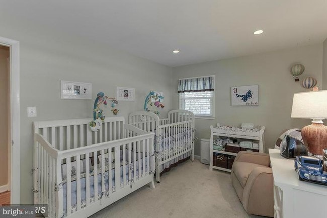 Building Photo - 1334 Mayflower Dr