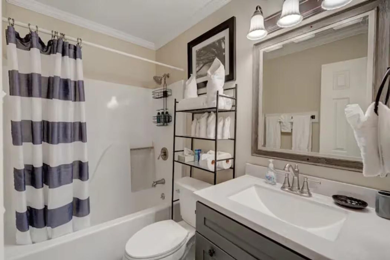 Building Photo - 2225 Summit St