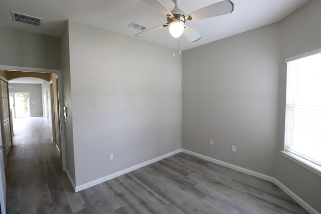 Building Photo - 221 Wooded Crossing Cir