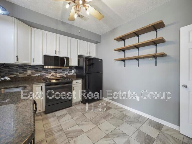 Building Photo - 4910 Edgeware Ter