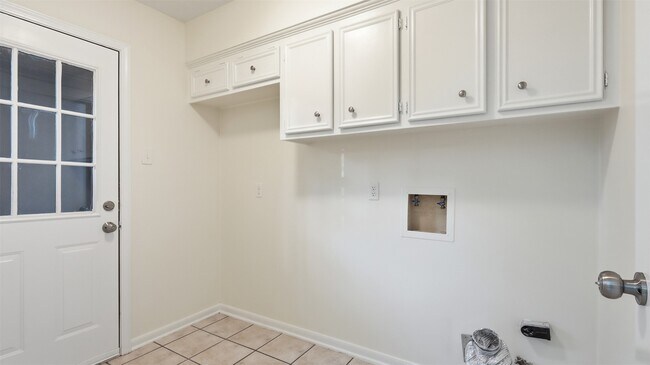 Building Photo - 2715 Wild Ridge Dr