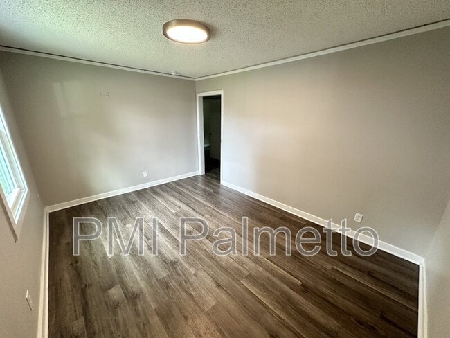 Building Photo - 520 Jasper St