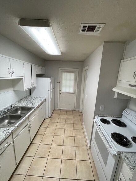 Building Photo - 2642 Union Cir