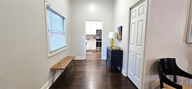 Building Photo - 2511 Susan Ln SW