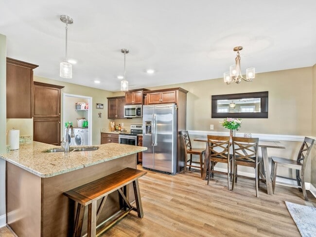 Building Photo - 543 Woodtrace Dr