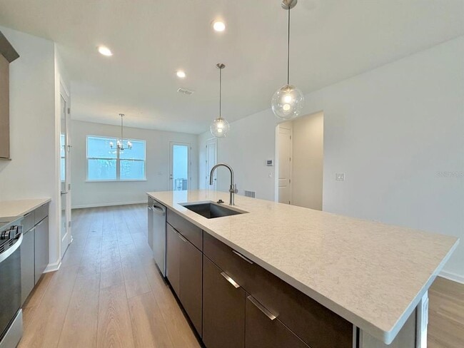 Building Photo - 1887 Pinecliff Dr