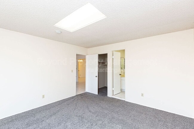 Building Photo - 8740 Flanders Dr