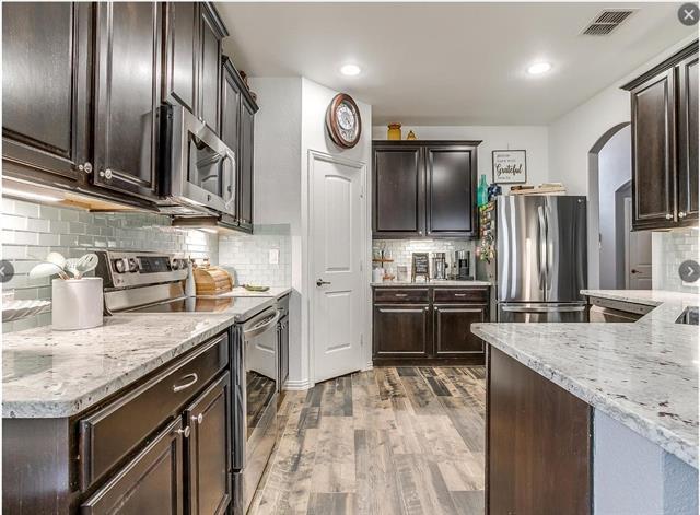 Building Photo - 5825 Valley Haven Way