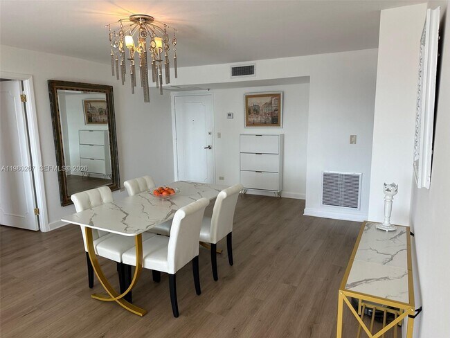 Building Photo - 6039 Collins Ave