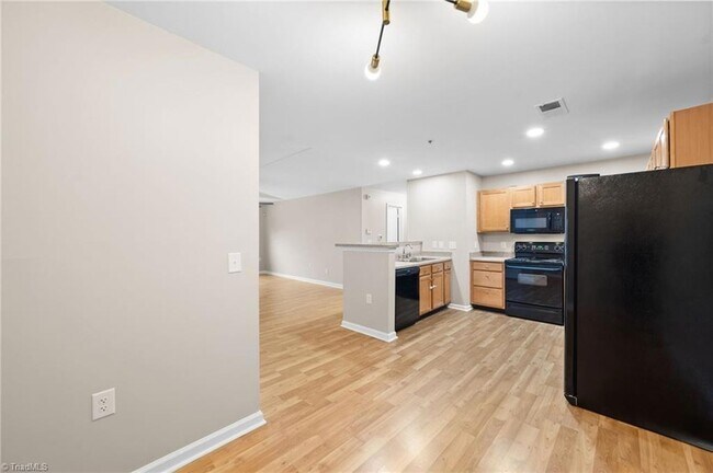 Building Photo - 3712 Cotswold Ave