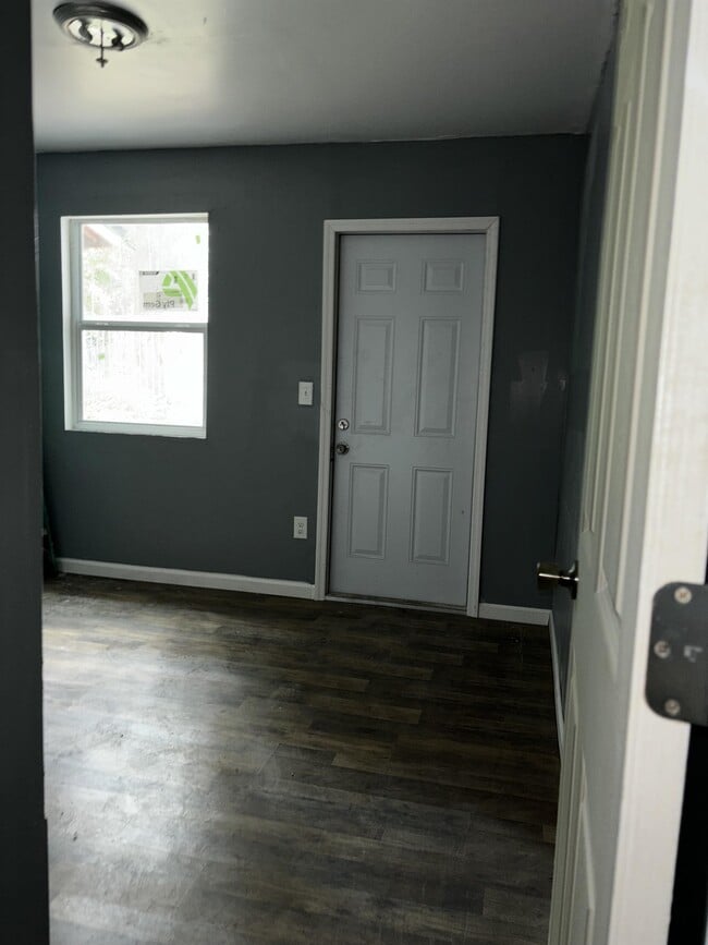 Building Photo - 4504 Ken Knight Dr N