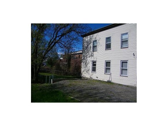 Building Photo - 34 Maple St
