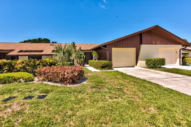 Building Photo - Villa close to Downtown Naples in Lakewood community