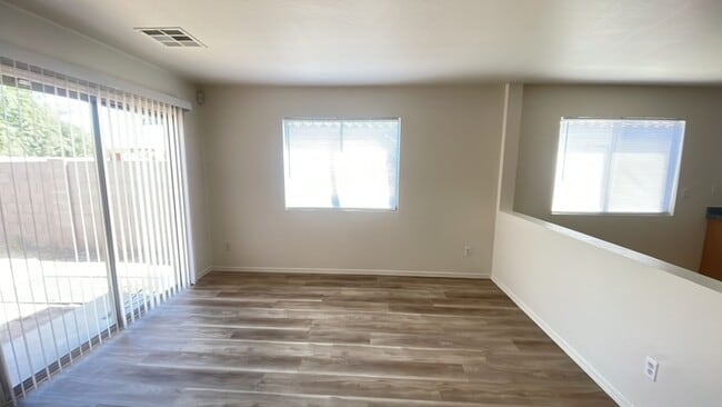 Building Photo - Charming 3 bedroom in Tolleson, new paint and flooring!!