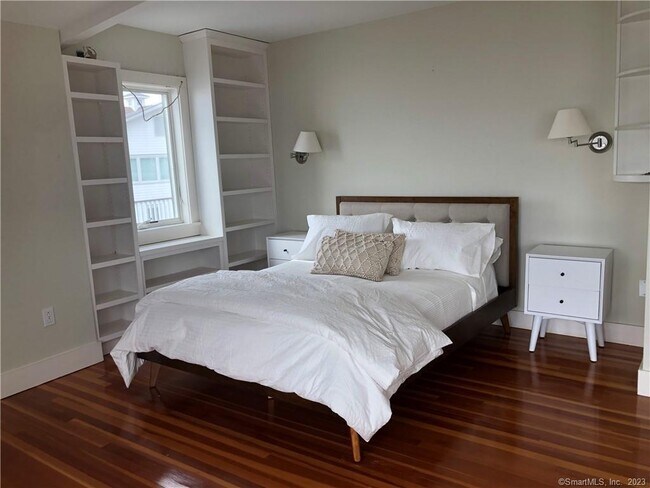 Building Photo - 23 Soundview Dr