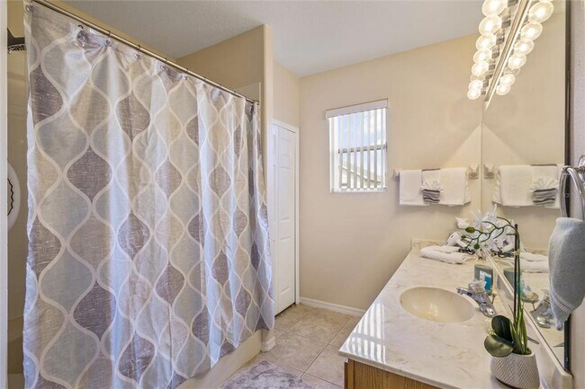 Building Photo - 422 Graystone Blvd