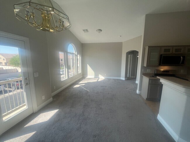 Building Photo - 2 bedroom 2 bath condo Gated community Nor...