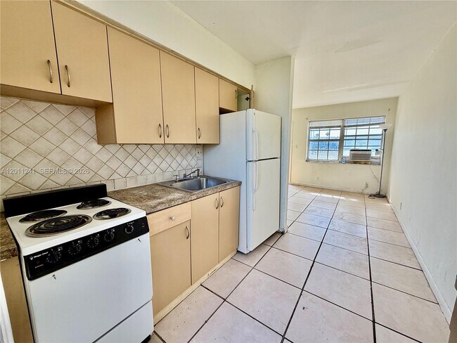Building Photo - 1041 NW 7th Ct