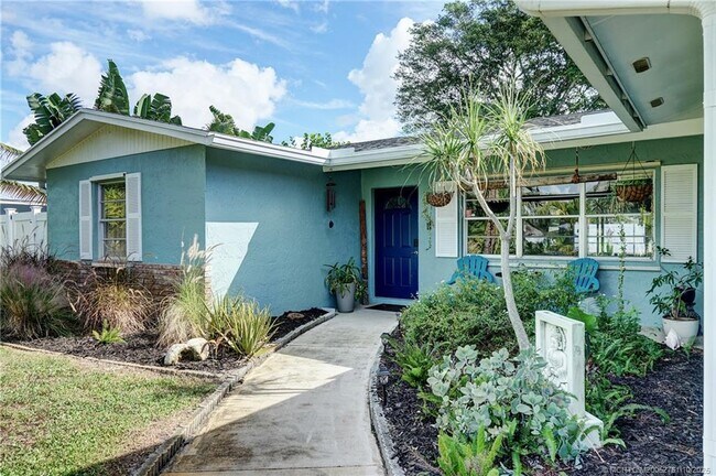 Building Photo - 905 SE Flamingo Ave