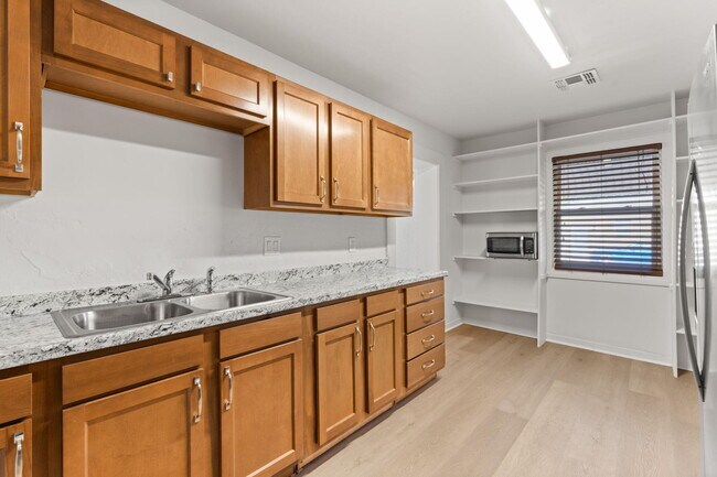 Building Photo - 136 Velarde Rd NW